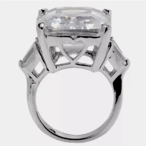 Kenneth Jay Lane Emerald Simulated Diamond Ravishing Beauty Ring Size 6 - Picture 2 of 7